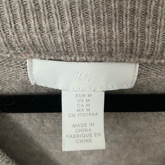 H&M Sweater - Picture 2 of 3
